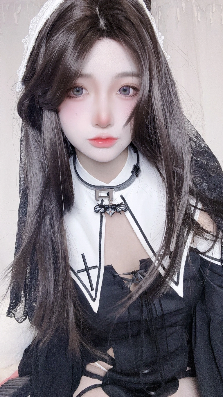 疯猫ss《修女自拍》主题写真：21张全套美图