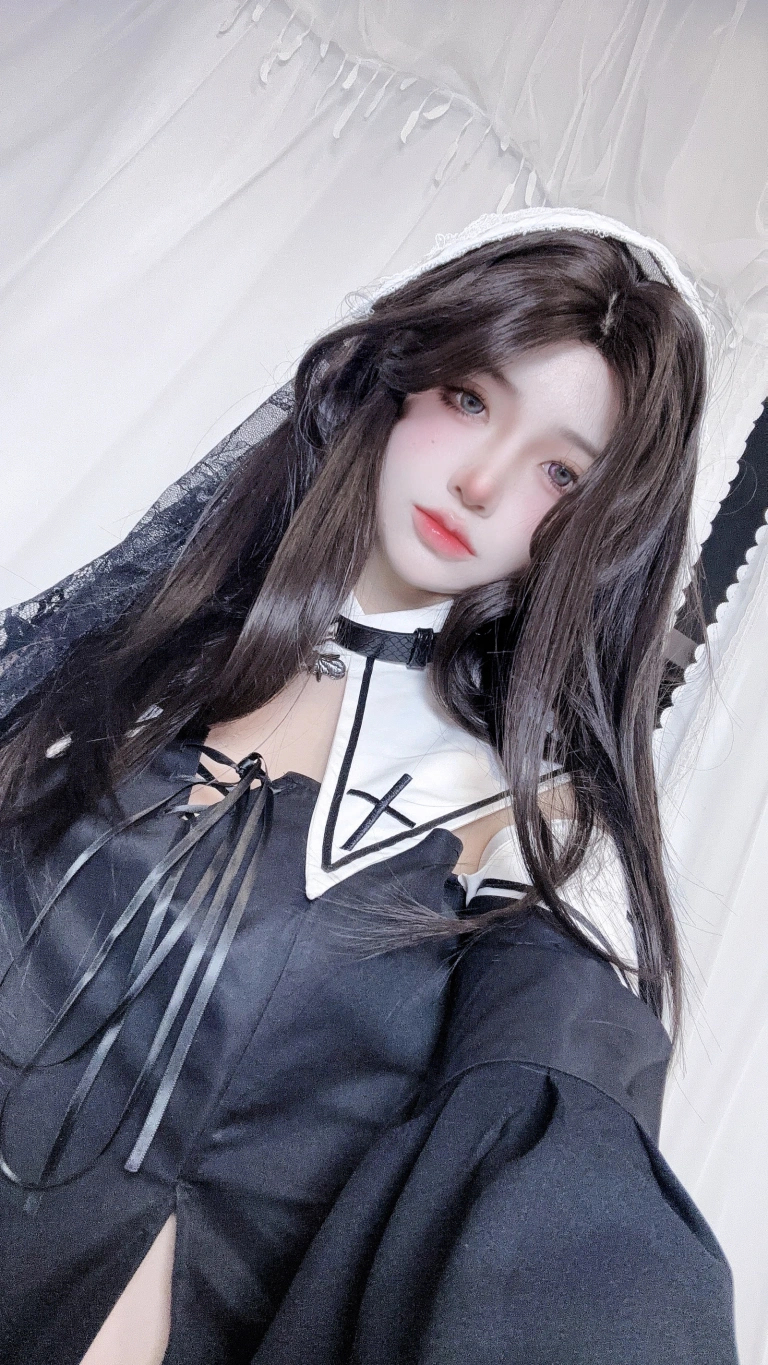 疯猫ss《修女自拍》主题写真：21张全套美图