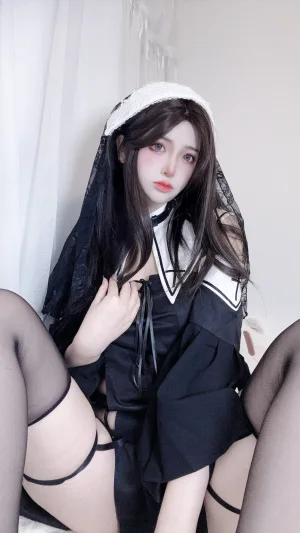 疯猫ss《修女自拍》主题写真：21张全套美图