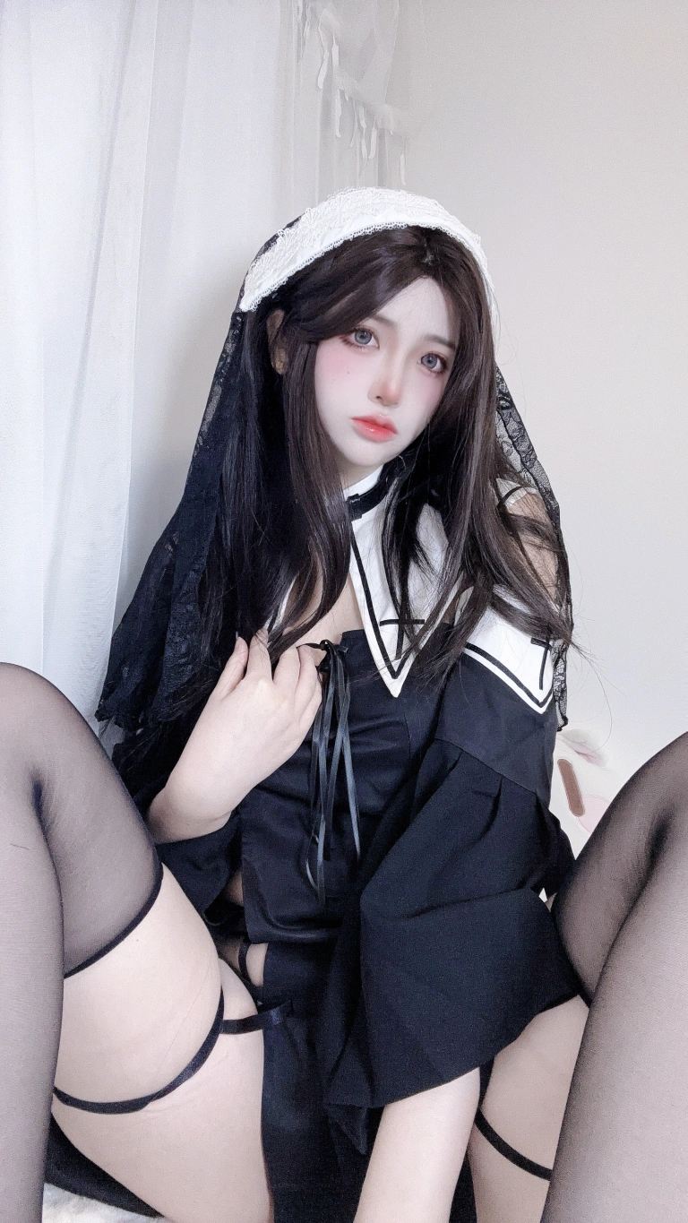 疯猫ss《修女自拍》主题写真：21张全套美图