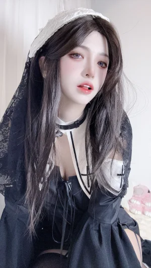 疯猫ss《修女自拍》主题写真：21张全套美图