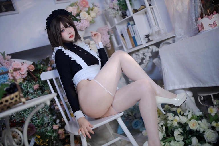 疯猫ss《少女衣橱 连体女仆装》主题写真：58张全套美图