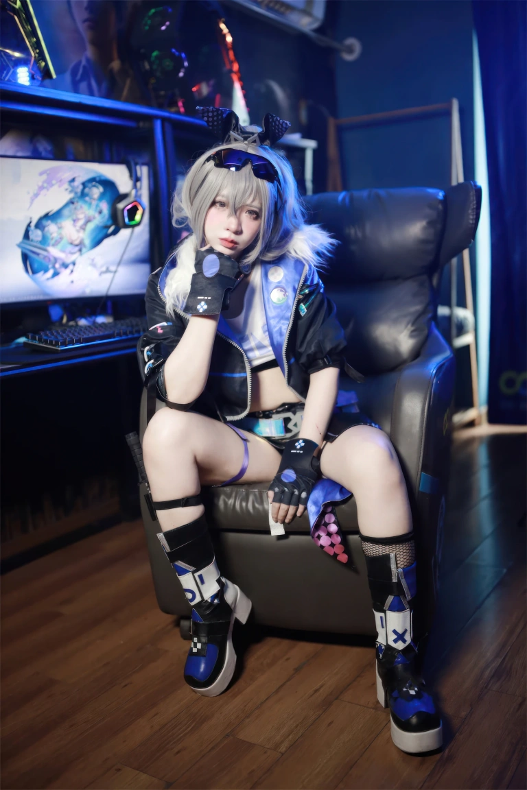 疯猫ss《少女衣橱 银狼》主题写真：37张全套美图