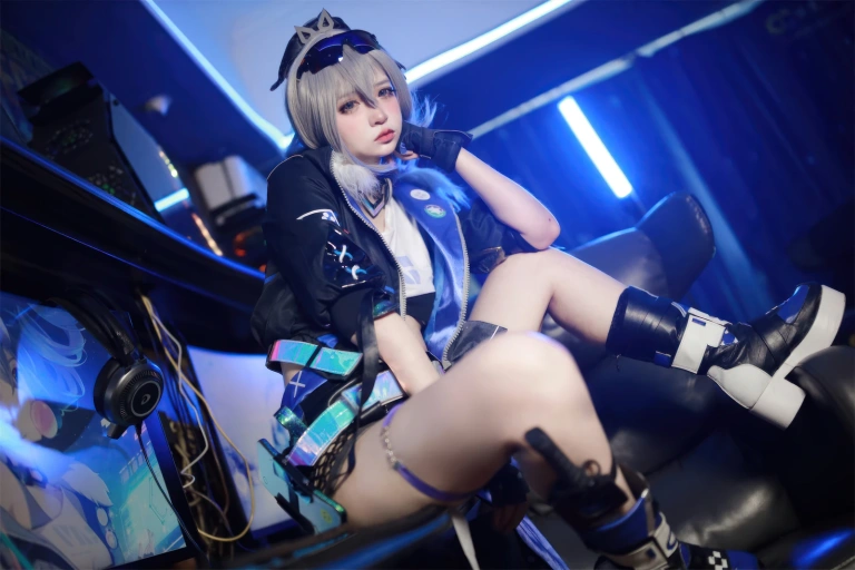 疯猫ss《少女衣橱 银狼》主题写真：37张全套美图