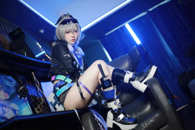疯猫ss《少女衣橱 银狼》主题写真：37张全套美图