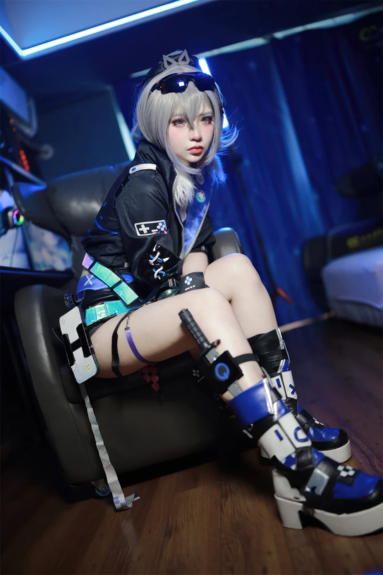 疯猫ss《少女衣橱 银狼》主题写真：37张全套美图