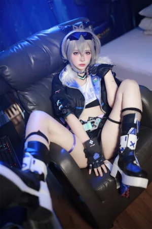 疯猫ss《少女衣橱 银狼》主题写真：37张全套美图