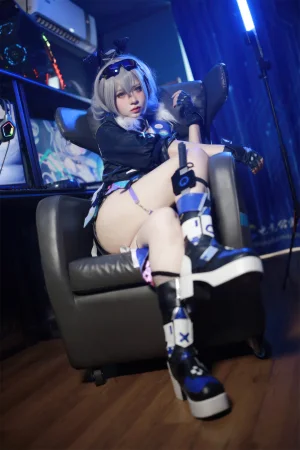 疯猫ss《少女衣橱 银狼》主题写真：37张全套美图