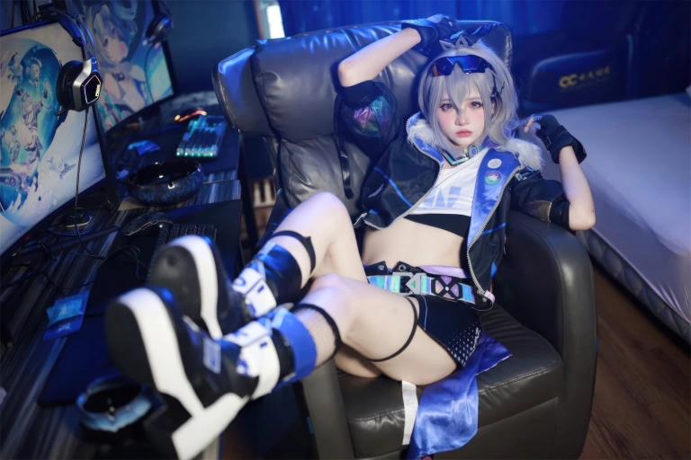 疯猫ss《少女衣橱 银狼》主题写真：37张全套美图