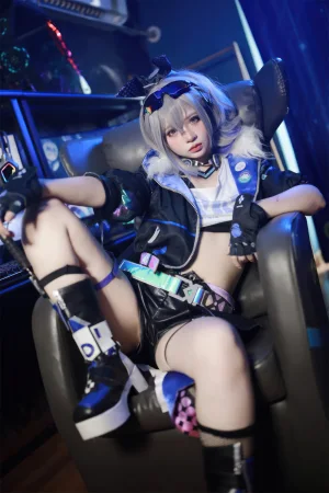 疯猫ss《少女衣橱 银狼》主题写真：37张全套美图
