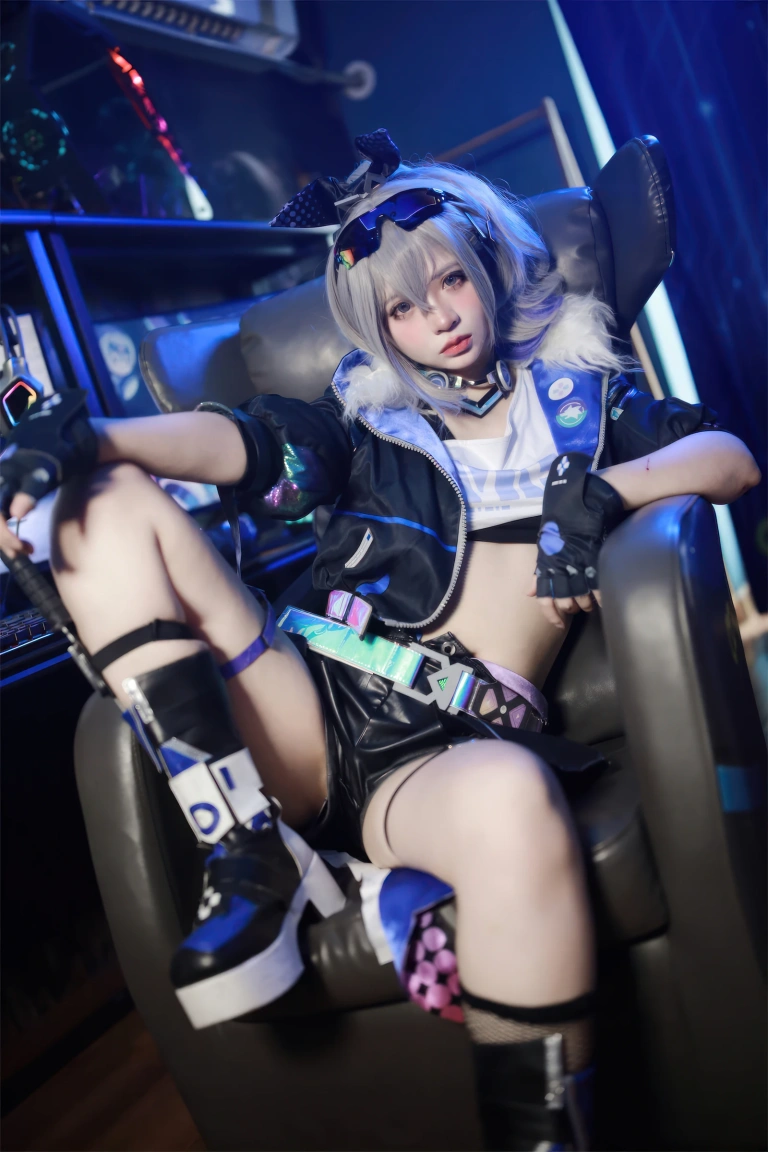 疯猫ss《少女衣橱 银狼》主题写真：37张全套美图