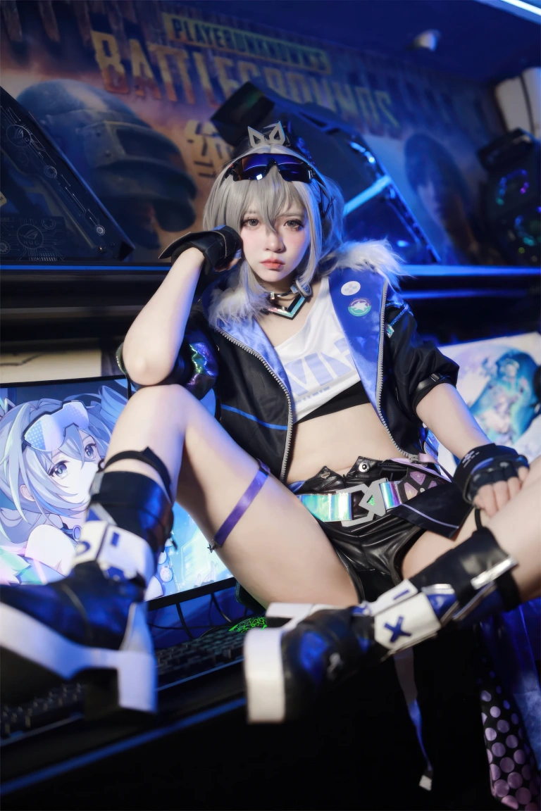 疯猫ss《少女衣橱 银狼》主题写真：37张全套美图