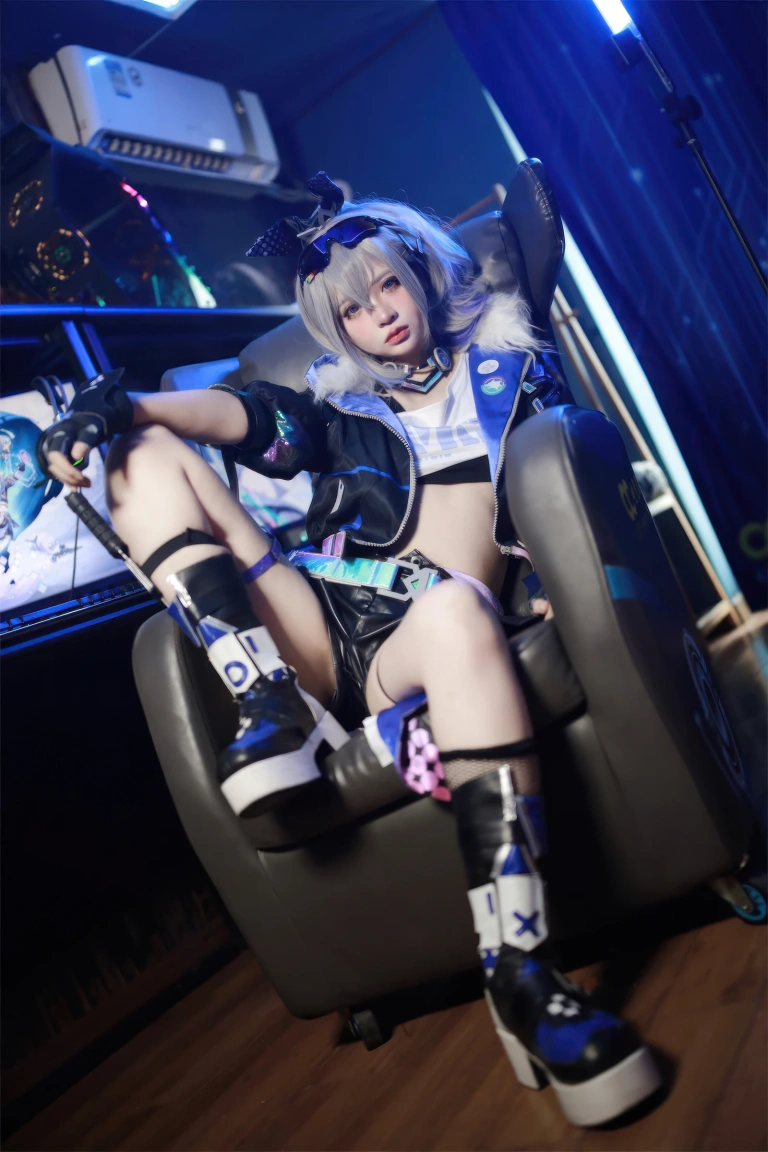 疯猫ss《少女衣橱 银狼》主题写真：37张全套美图