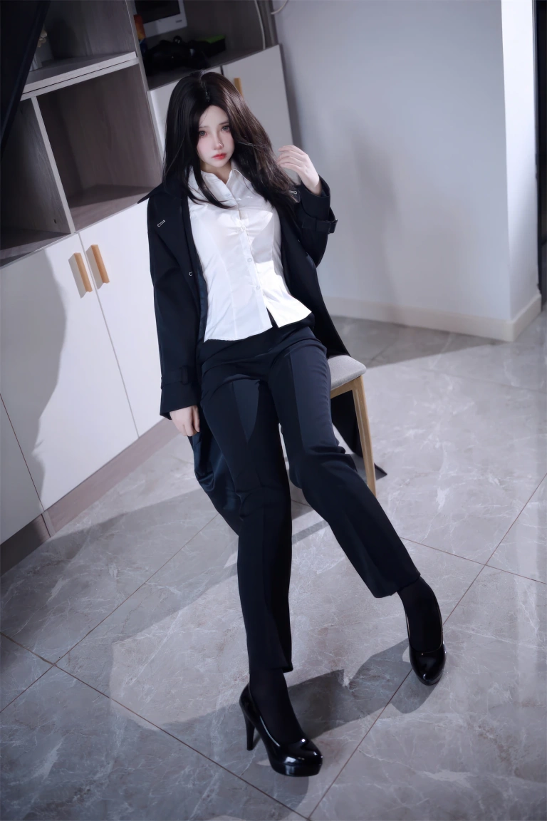 疯猫ss《少女衣橱 西装裤》主题写真：41张全套美图
