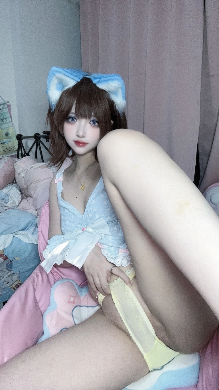 疯猫ss《2025年6月会员订阅合集》主题写真：60张全套美图，含3个视频