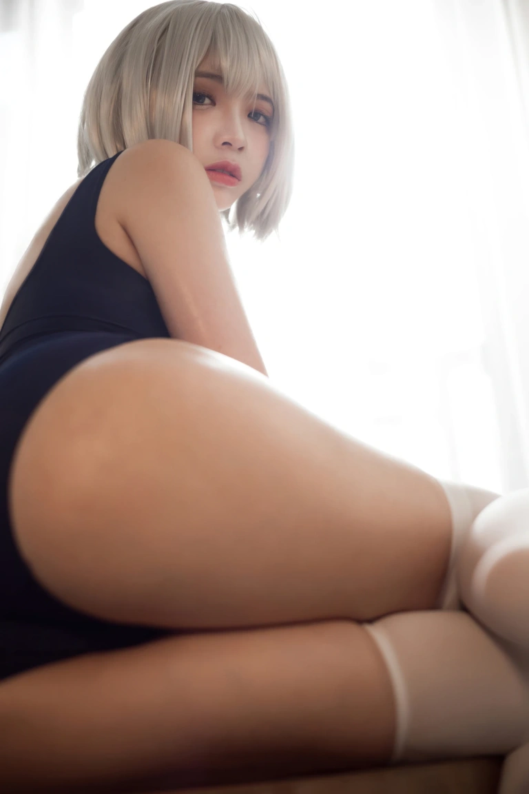 疯猫ss《白发束缚死库水》主题写真：40张全套美图