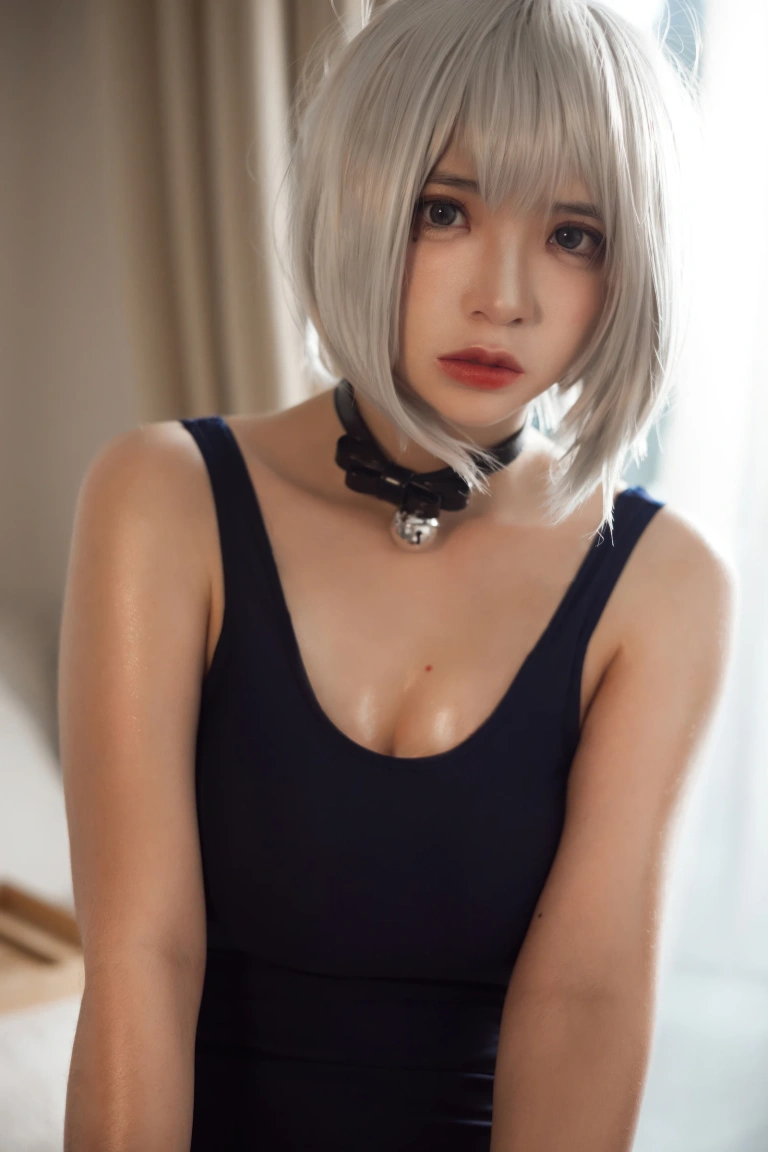 疯猫ss《白发束缚死库水》主题写真：40张全套美图