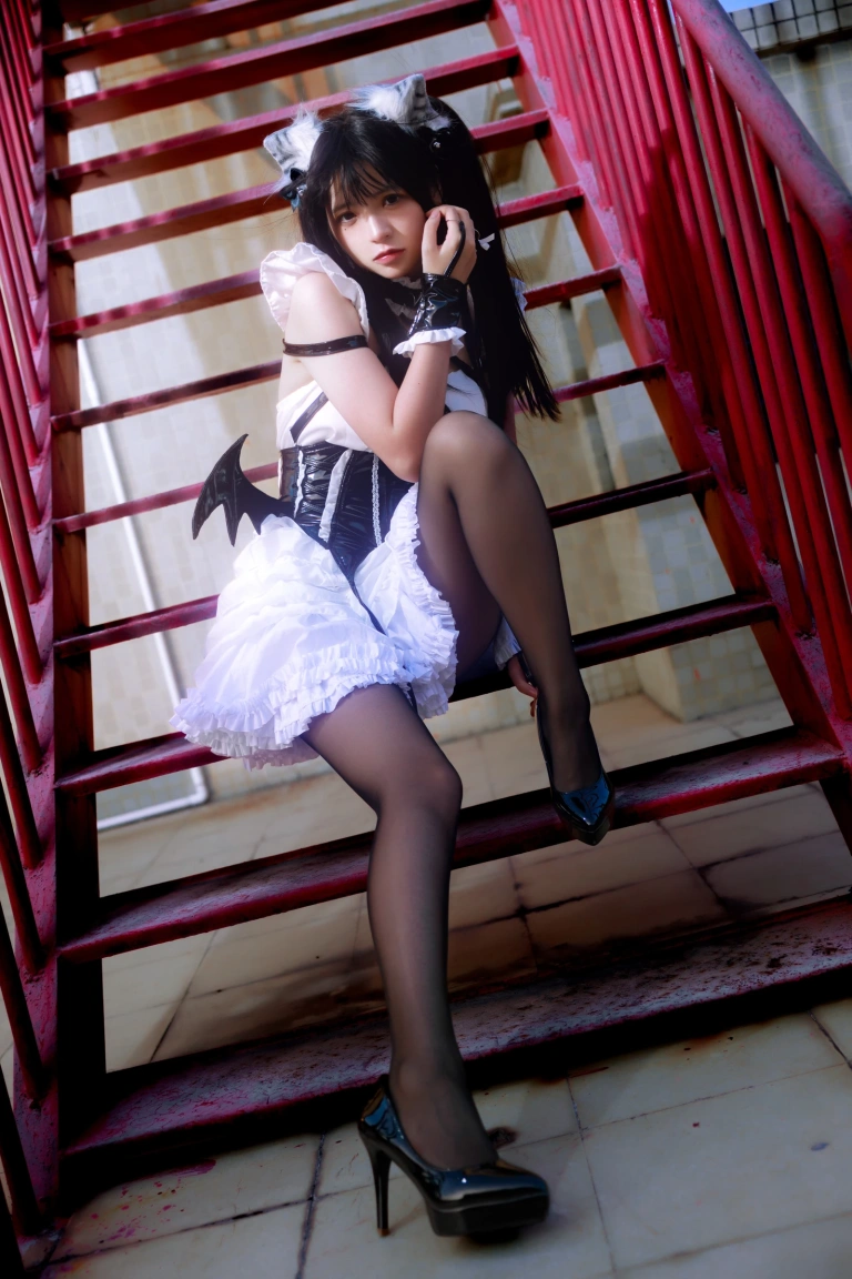 疯猫ss《红梯女仆》主题写真：40张全套美图