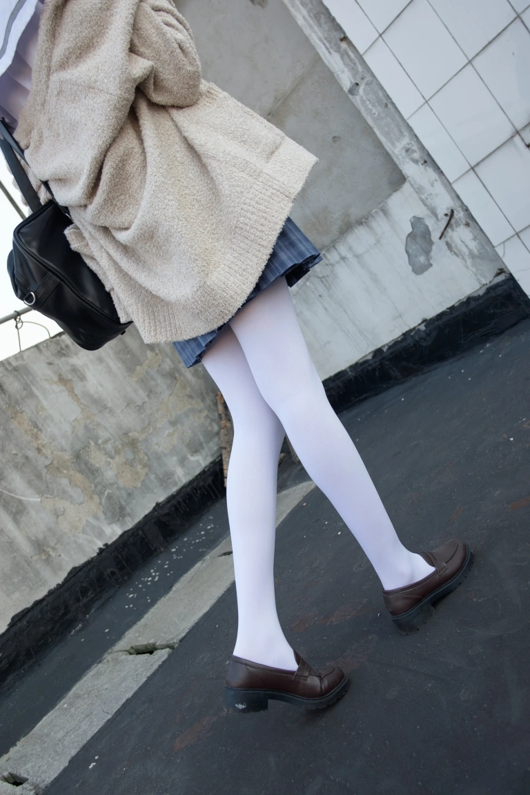 森萝财团《SSR-001》主题写真：74张全套美图