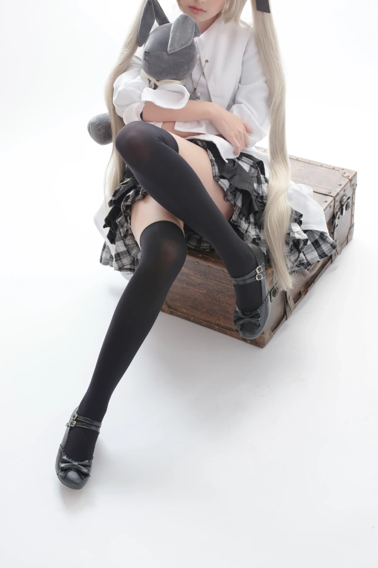 森萝财团《SSR-006》主题写真：90张全套美图