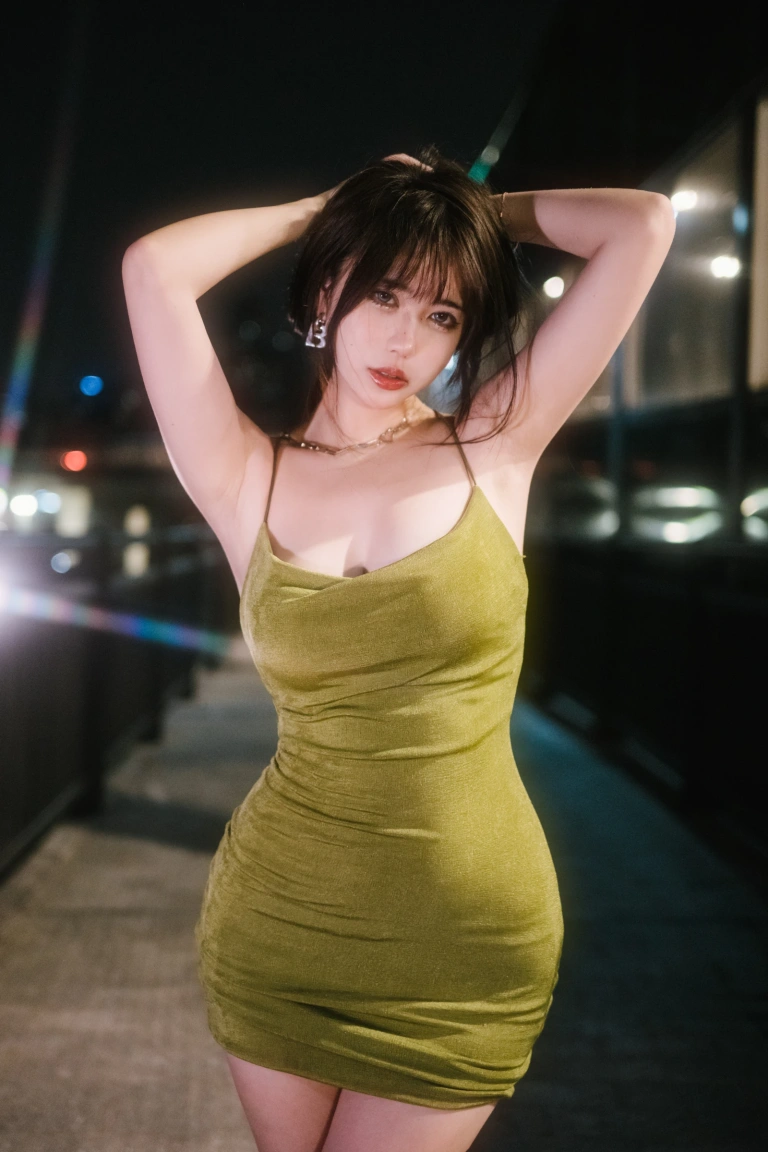 Tina很妖孽呀《绿色连衣裙》主题写真：35张全套美图
