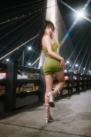 Tina很妖孽呀《绿色连衣裙》主题写真：35张全套美图