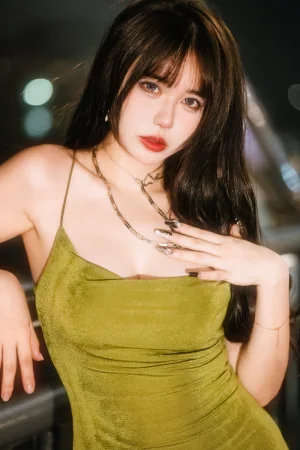 Tina很妖孽呀《绿色连衣裙》主题写真：35张全套美图