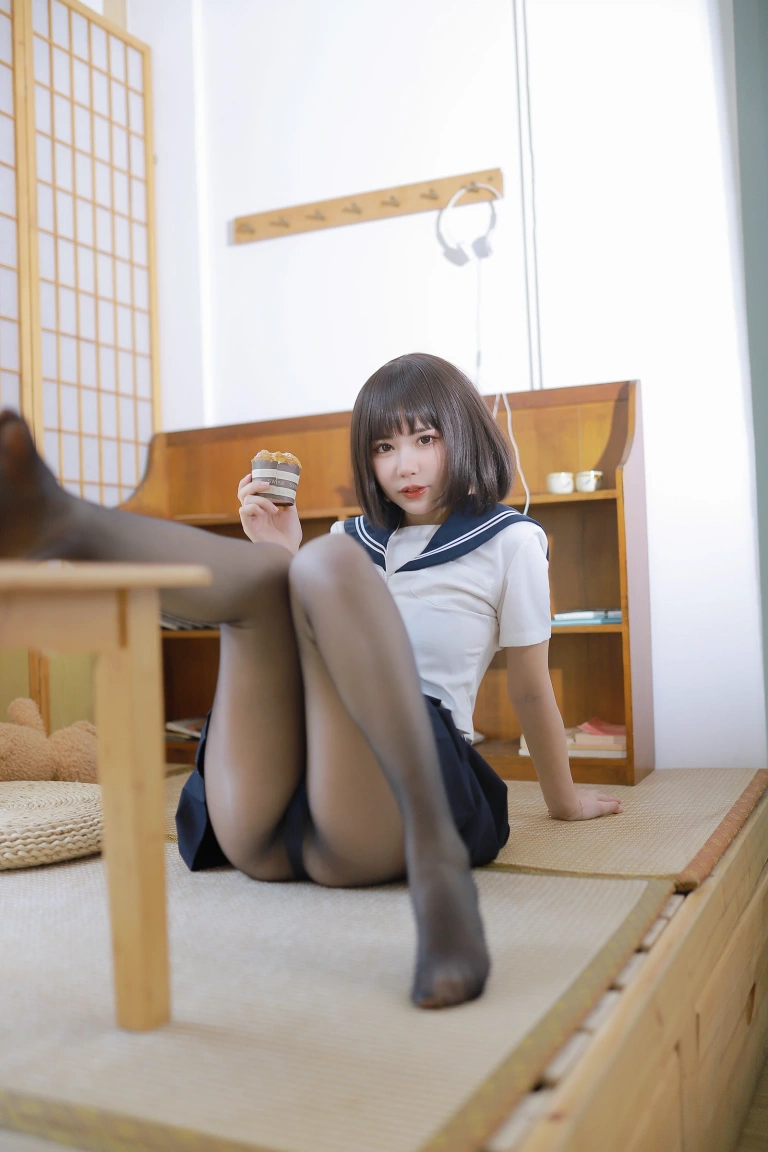 Tina很妖孽呀《捆绑jk》主题写真：111张全套美图，含2个视频
