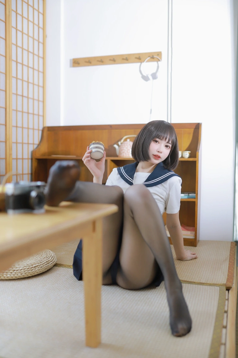 Tina很妖孽呀《捆绑jk》主题写真：111张全套美图，含2个视频
