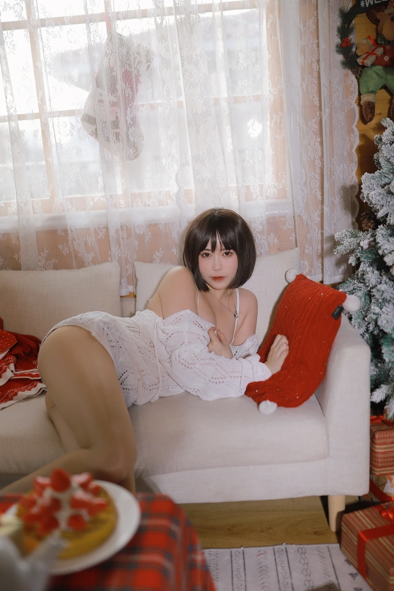 Tina很妖孽呀《温柔短发妹妹》主题写真：52张全套美图，含1个视频