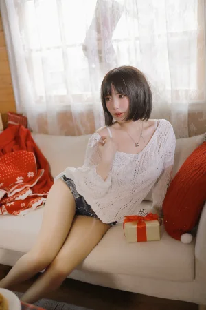 Tina很妖孽呀《温柔短发妹妹》主题写真：52张全套美图，含1个视频