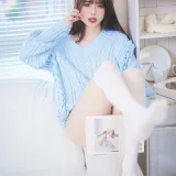 Tina很妖孽呀《蓝色秋冬毛衣》主题写真：28张全套美图