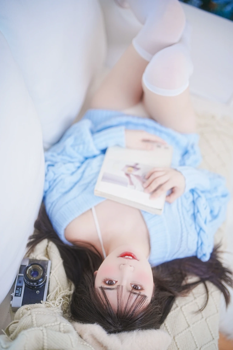 Tina很妖孽呀《蓝色秋冬毛衣》主题写真：28张全套美图