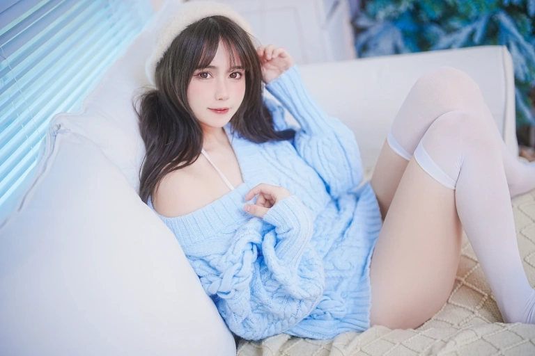 Tina很妖孽呀《蓝色秋冬毛衣》主题写真：28张全套美图