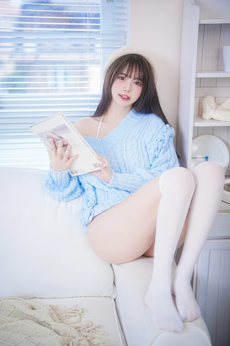 Tina很妖孽呀《蓝色秋冬毛衣》主题写真：28张全套美图