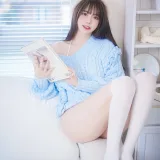 Tina很妖孽呀《蓝色秋冬毛衣》主题写真：28张全套美图