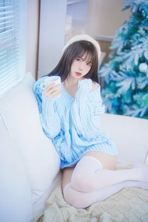 Tina很妖孽呀《蓝色秋冬毛衣》主题写真：28张全套美图