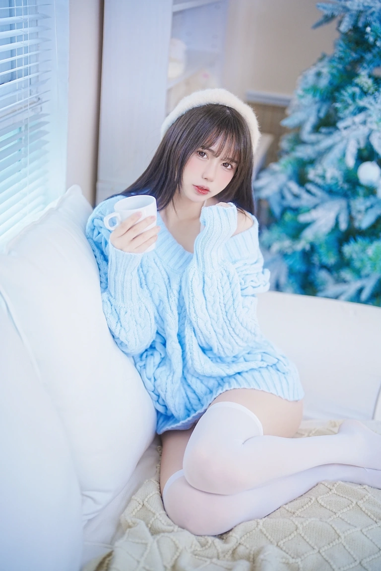 Tina很妖孽呀《蓝色秋冬毛衣》主题写真：28张全套美图