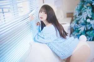 Tina很妖孽呀《蓝色秋冬毛衣》主题写真：28张全套美图