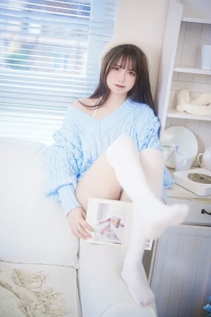 Tina很妖孽呀《蓝色秋冬毛衣》主题写真：28张全套美图