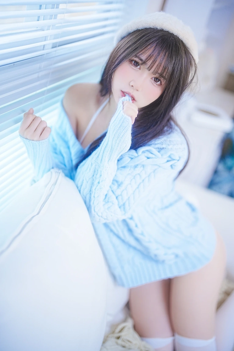 Tina很妖孽呀《蓝色秋冬毛衣》主题写真：28张全套美图
