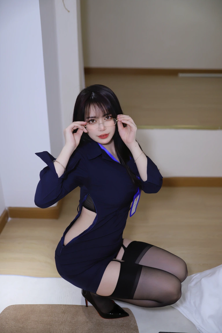 Tina很妖孽呀《职业装秘书》主题写真：46张全套美图