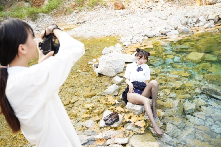 Tina很妖孽呀《小溪体操服死库水JK》主题写真：56张全套美图
