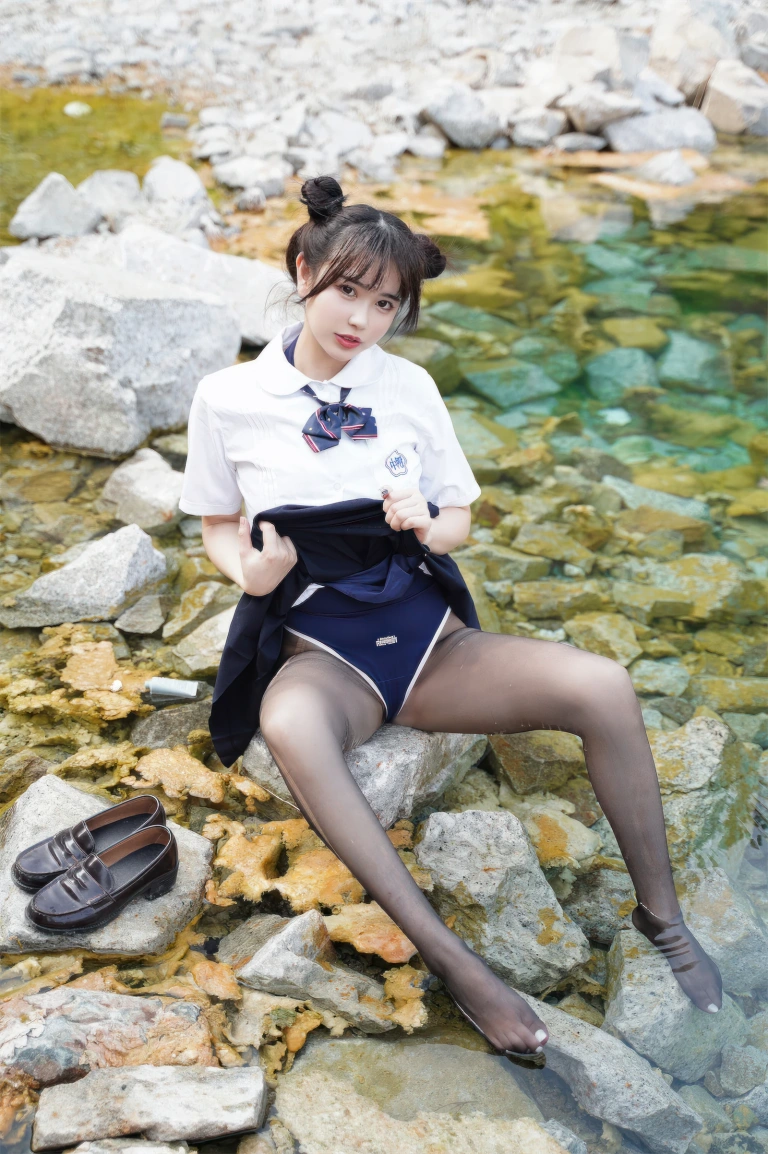 Tina很妖孽呀《小溪体操服死库水JK》主题写真：56张全套美图