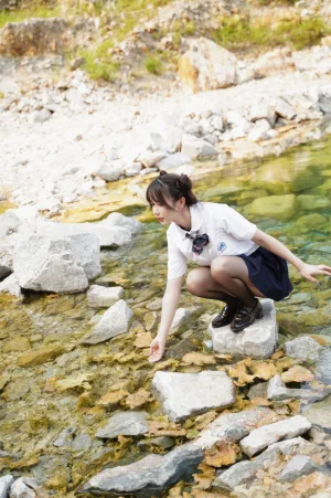 Tina很妖孽呀《小溪体操服死库水JK》主题写真：56张全套美图
