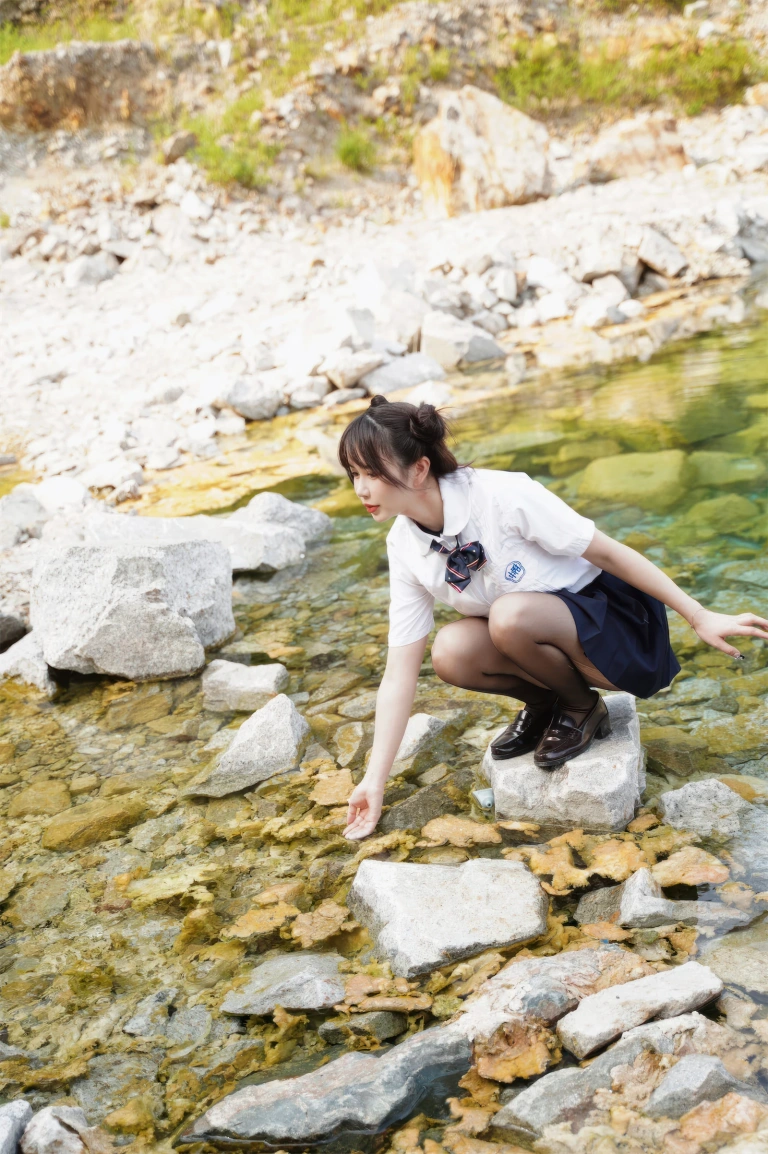 Tina很妖孽呀《小溪体操服死库水JK》主题写真：56张全套美图