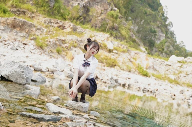 Tina很妖孽呀《小溪体操服死库水JK》主题写真：56张全套美图