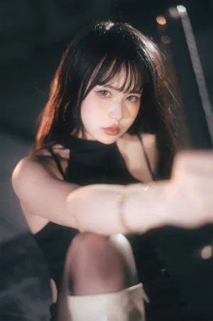 Tina很妖孽呀《战斗服旗袍》主题写真：32张全套美图