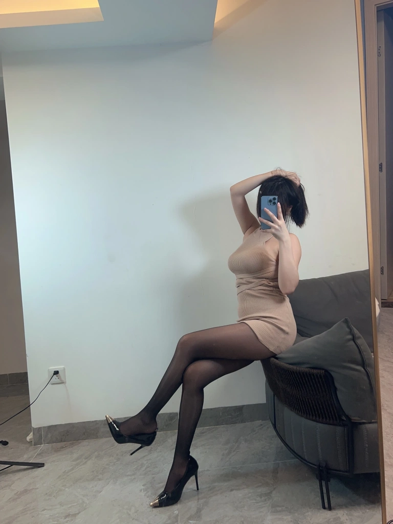 Tina很妖孽呀《黑丝足控》主题写真：26张全套美图，含2个视频
