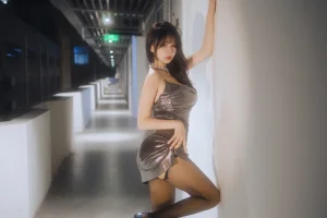 Tina很妖孽呀《夜色连衣裙》主题写真：37张全套美图